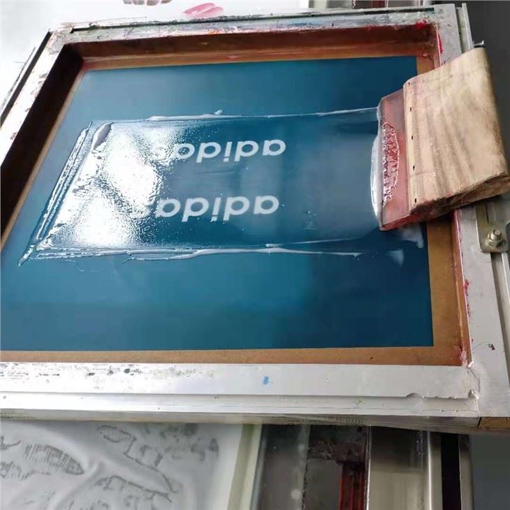 Štampač sa silikonskim mastilom